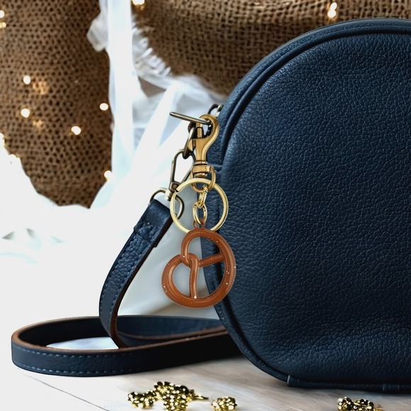 🆕️Cute Fun Pretzel Keychain Charm | Trendy Purse Bag Backpack Keys Accessory 🎀 - Picture 11 of 12